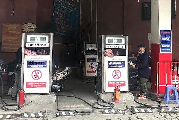 Giá xăng RON 95 điều chỉnh tăng gần 500 đồng/lít