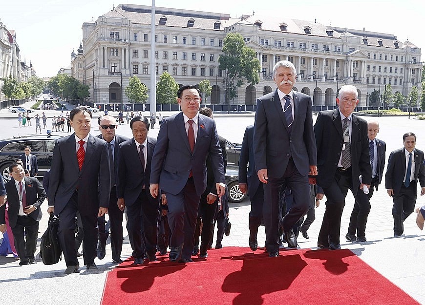 Chủ tịch Quốc hội Vương Đình Huệ hội đàm với Chủ tịch Quốc hội Hungary