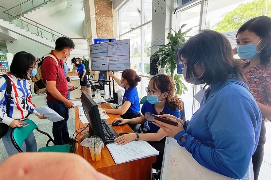 Hướng dẫn đăng ký tài khoản giao dịch thuế điện tử tại Cục Thuế TP. Hồ Chí Minh. Ảnh Đỗ Doãn