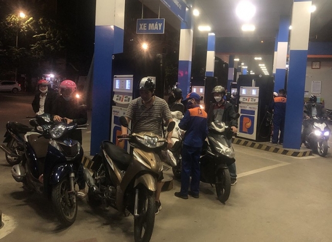 Giá xăng dầu đồng loạt giảm mạnh, xăng giảm hơn 3.000 đồng/lít kể từ 0h ngày 11/7