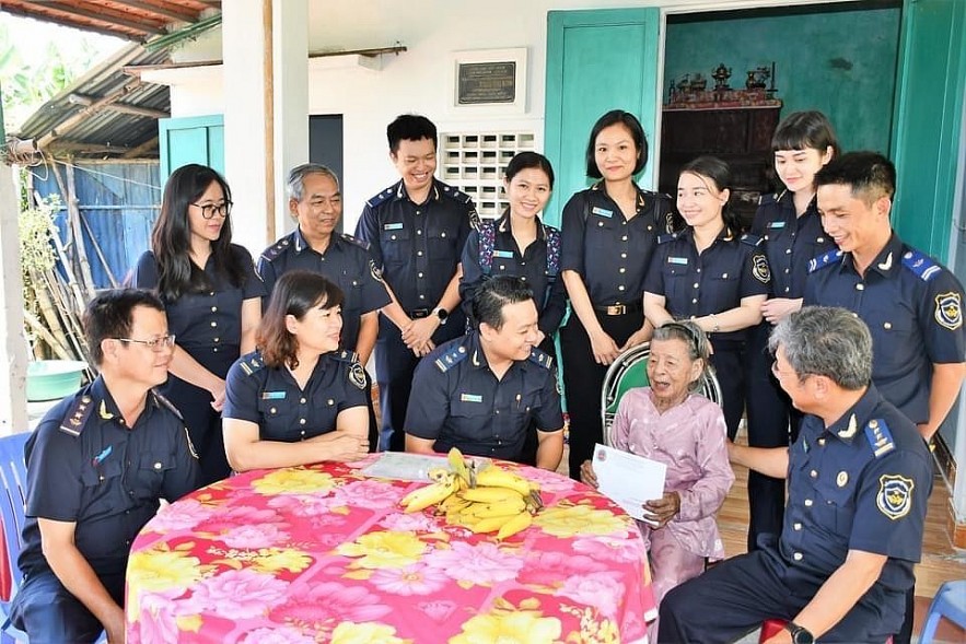 Cục Hải quan Đà Nẵng tri ân các Mẹ Việt Nam Anh hùng