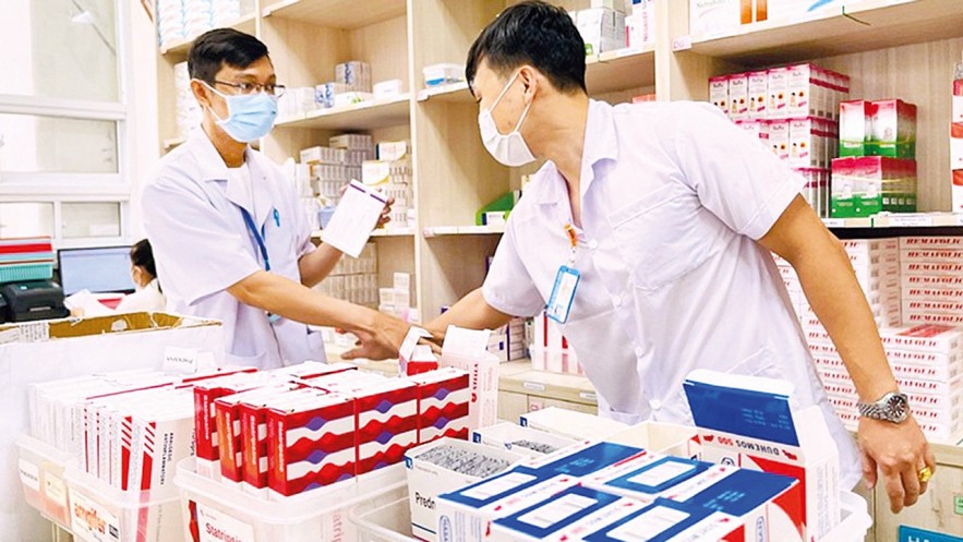 Thiếu thuốc, trang thiết bị y tế ảnh hưởng đến tính công bằng cũng như vấn đề an sinh xã hội.