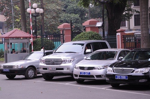 Khoán kinh phí sử dụng xe ô tô và thuê dịch vụ xe ô tô