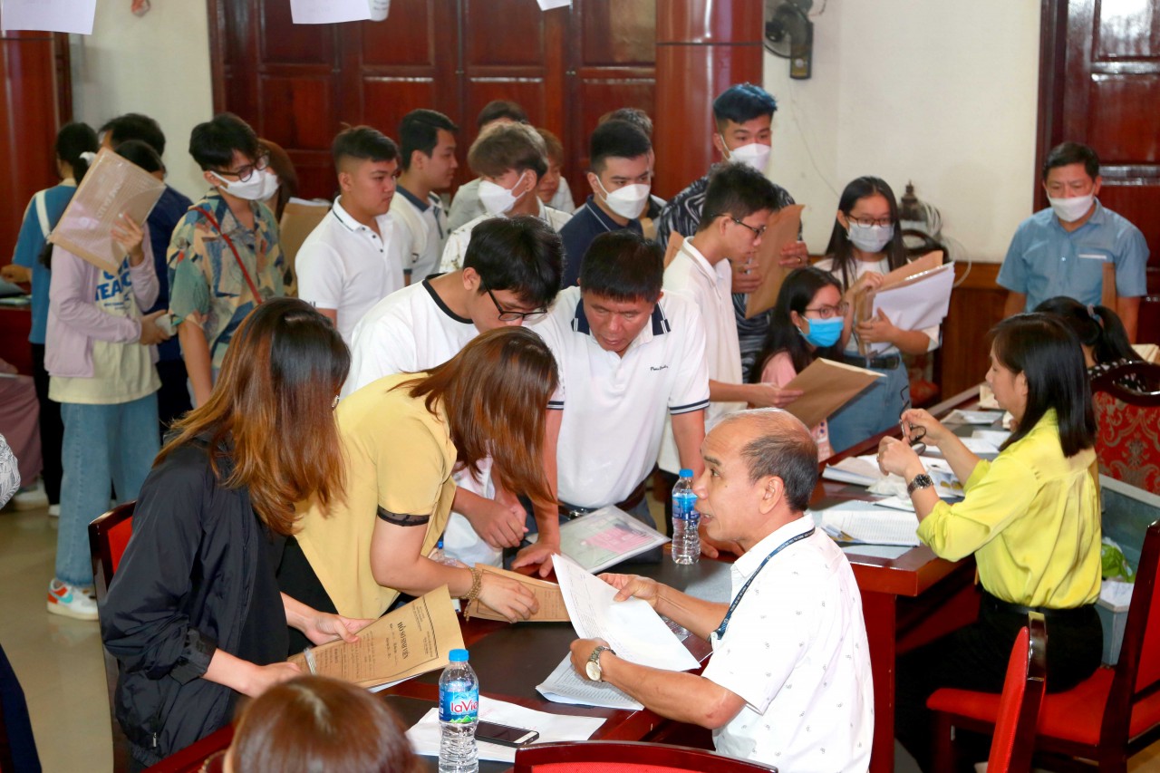 Gần 70% thí sinh trúng tuyển Trường Đại học Tài chính – Quản trị kinh doanh nhập học đợt 1 Gần 70% thí sinh trúng tuyển Trường Đại học Tài chính – Quản trị kinh doanh nhập học đợt 1
