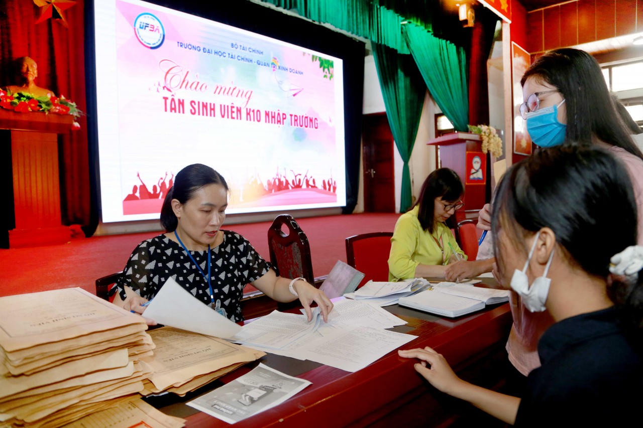 Gần 70% thí sinh trúng tuyển Trường Đại học Tài chính – Quản trị kinh doanh nhập học đợt 1 Gần 70% thí sinh trúng tuyển Trường Đại học Tài chính – Quản trị kinh doanh nhập học đợt 1