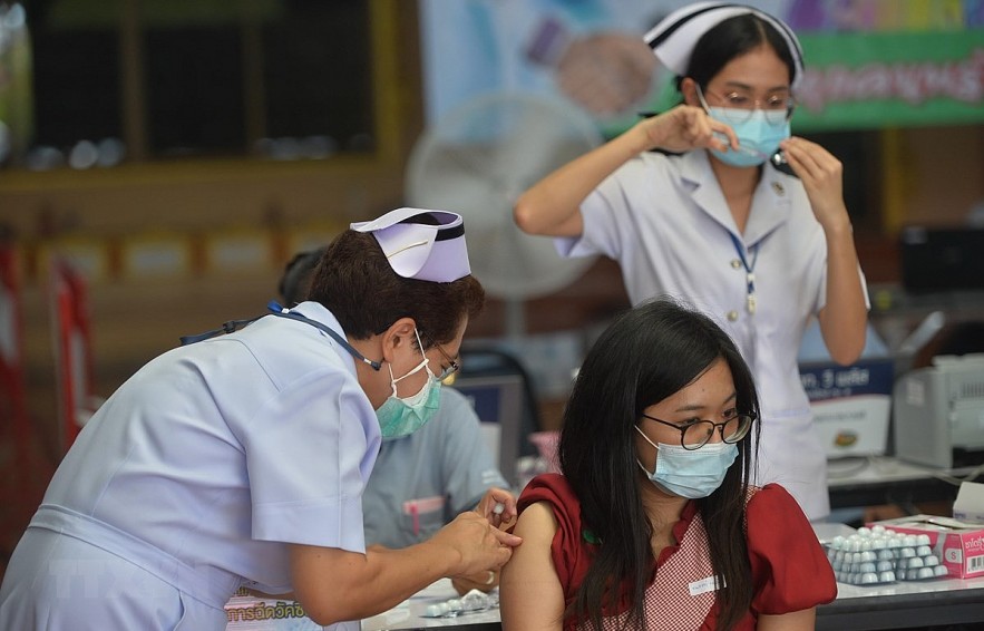 Thế giới ghi nhận 313.894 ca nhiễm trong 24 giờ qua; Canada cấp phép vaccine mới