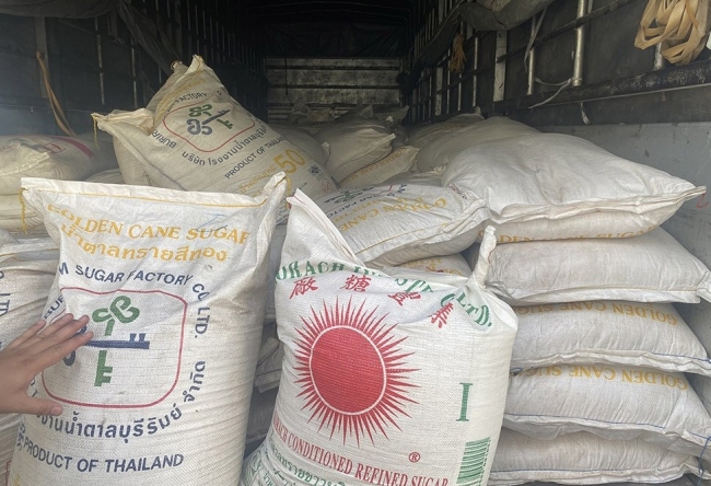 Quảng Bình: Phát hiện, thu giữ 14,5 tấn đường Thái Lan nghi vấn nhập lậu