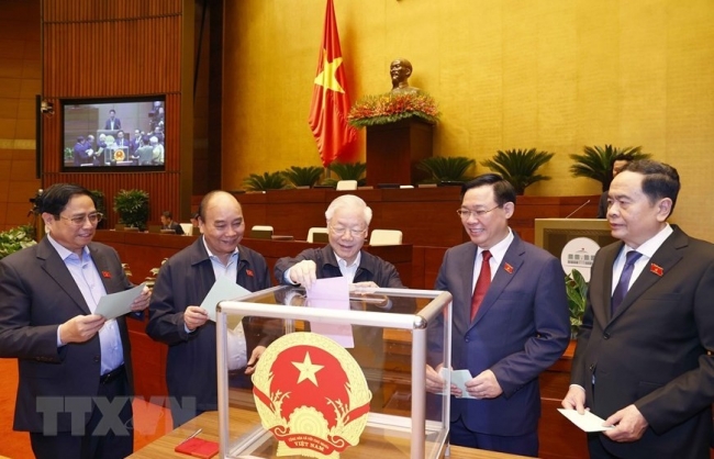 Đại biểu Quốc hội bỏ phiếu miễn nhiệm một số chức danh