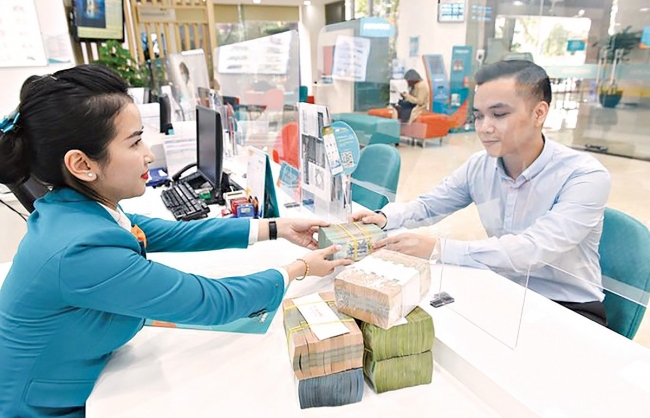 Lãi suất tiếp tục tăng cao: Thế khó cho cả ngân hàng và khách hàng