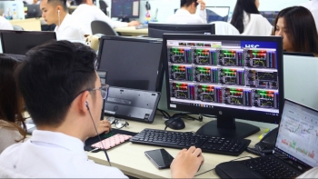 Chứng khoán tuần qua: Thanh khoản sôi động, VN-Index tiếp đà tăng điểm
