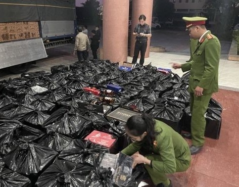 Quảng Bình: Bắt giữ gần 900 chai rượu có dấu hiệu nhập lậu