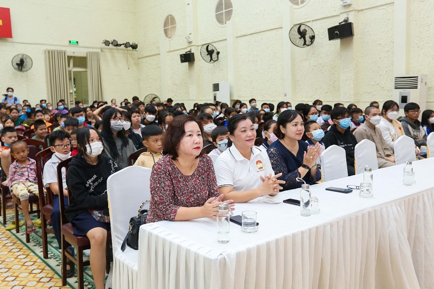 Xuân Vạn Phúc – Tết yêu thương: Van Phuc Group tặng quà Tết cho 300 trẻ em có hoàn cảnh khó khăn, mồ côi tại TP.Thủ Đức Van Phuc Group tặng quà tết cho 300 trẻ em mồ côi, có hoàn cảnh khó khăn tại TP. Thủ Đức