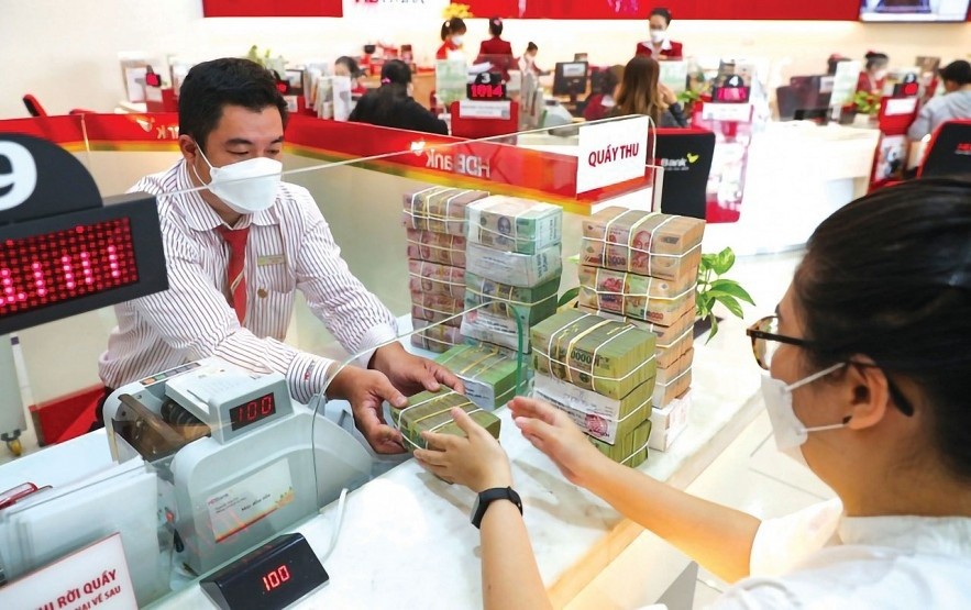 Ngân hàng Nhà nước tiếp tục bơm thanh khoản, giá vàng “lao dốc”
