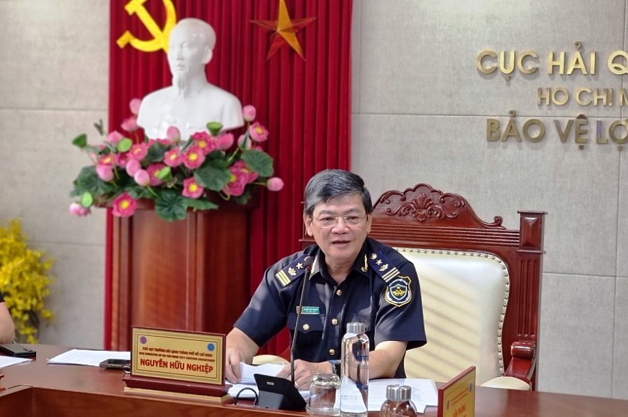 Phó Cục trưởng Cục Hải quan TP. Hồ Chí Minh công bố thông tin vận chuyển ma túy của 4 tiếp viên hàng không. Ảnh Đỗ Doãn