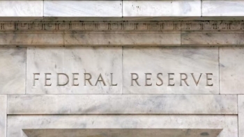 Fed giữ nguyên lãi suất lần đầu tiên kể từ tháng 7/2025