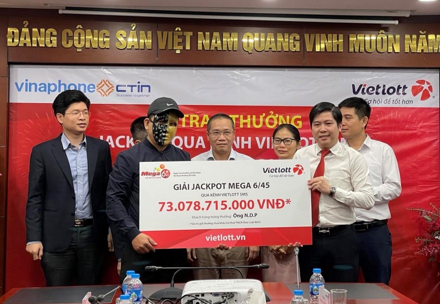 Mua xổ số Vietlott cho vui hàng ngày, một người trúng jackpot hơn 73 tỷ đồng