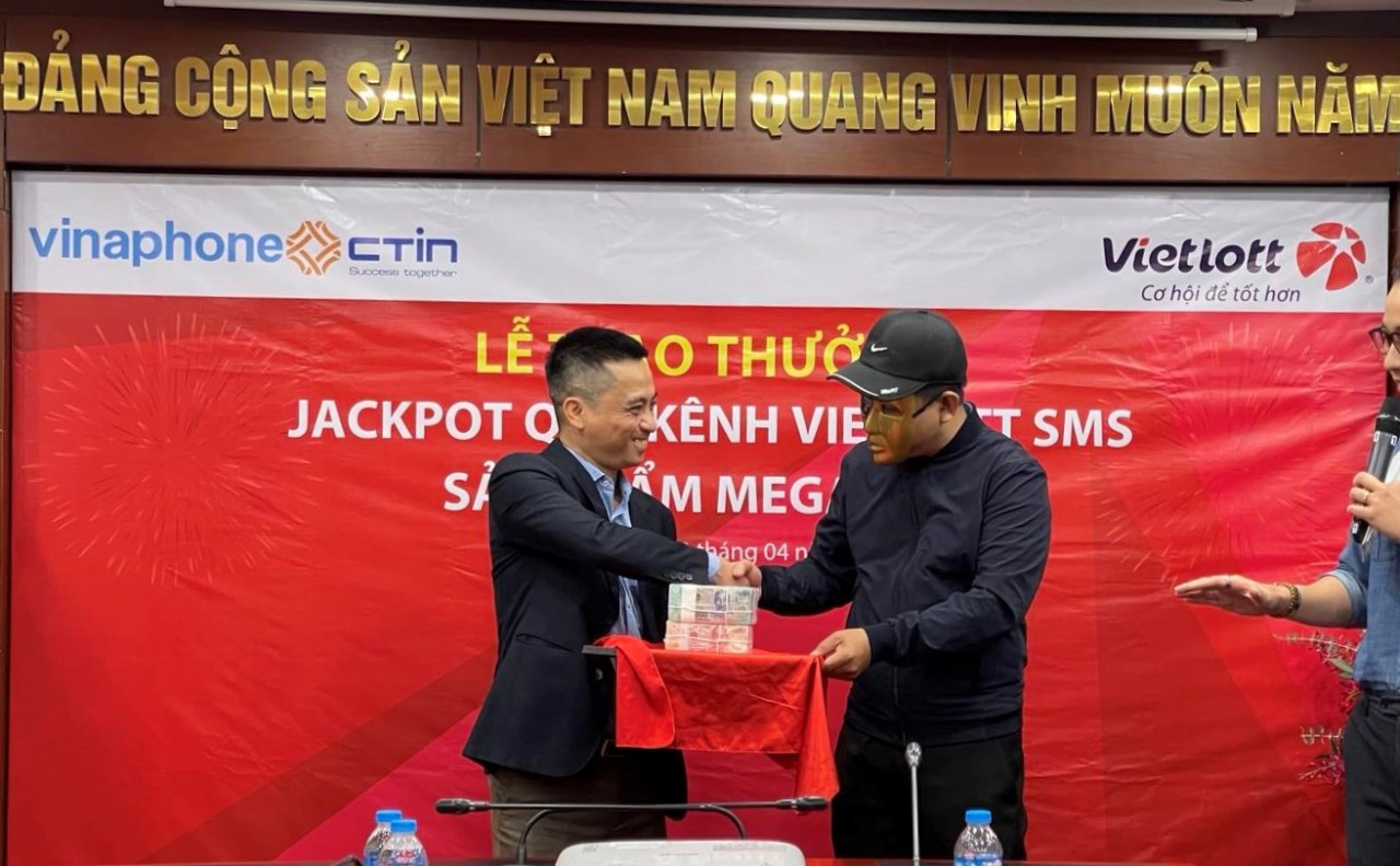 Mua xổ số Vietlott cho vui hàng ngày, một người trúng jackpot hơn 73 tỷ đồng