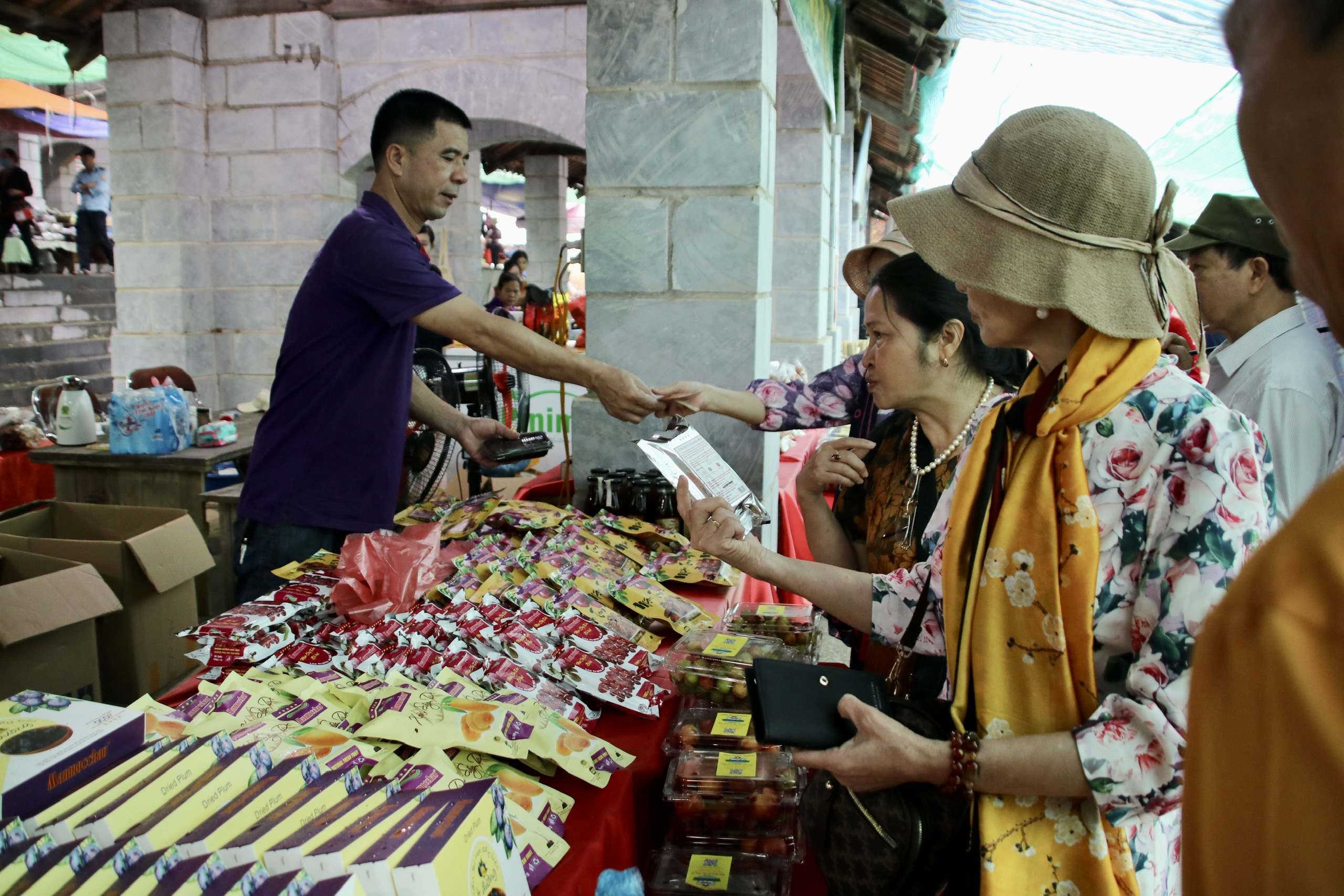 Trải nghiệm Chợ phiên “Sắc màu Lào Cai” tại “Ngôi nhà chung”