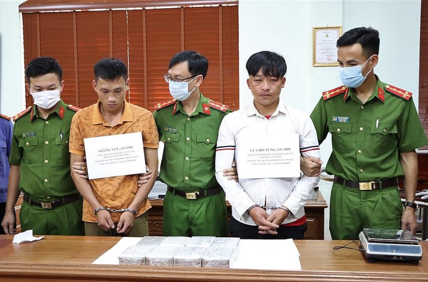 Lai Châu: Bắt giữ 2 đối tượng mua bán trái phép 16 bánh heroin