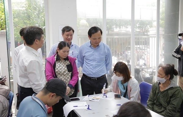 cong khai minh bach trong giai quyet che do bao hiem xa hoi