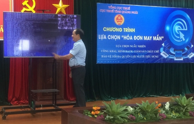 Quảng Ngãi: Một quầy thuốc trúng giải nhất hóa đơn may mắn