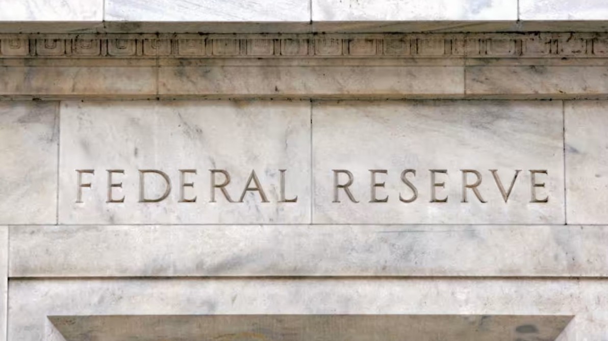 Ngân hàng trung ương trì hoãn cắt giảm lãi suất khi giá dầu tăng cao