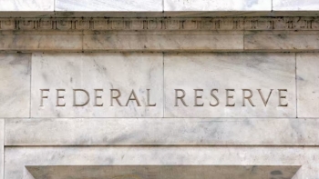 Ngân hàng trung ương trì hoãn cắt giảm lãi suất khi giá dầu tăng cao