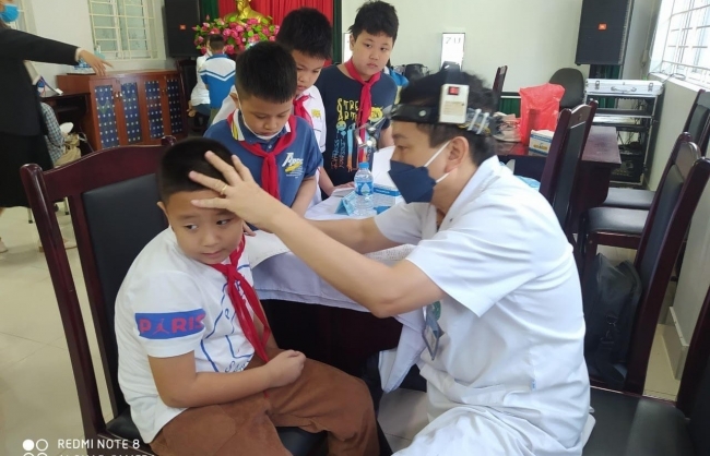 ha noi phu song gan 100 doi tuong bao hiem y te hoc sinh sinh vien