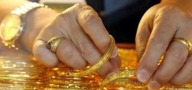 Giá vàng hôm nay (12/10): Cả trong nước và thế giới cùng tăng, JSC vượt mốc 70 triệu