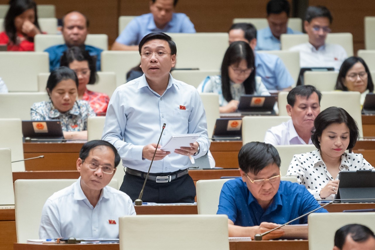 Bộ trưởng Nguyễn Văn Thắng: Nguồn lực có hạn, đầu tư hoàn chỉnh đường cao tốc khó khả thi