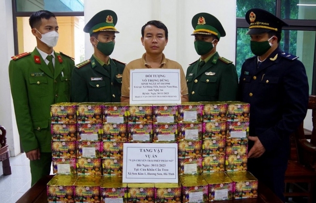 Hải quan Hà Tĩnh phối hợp bắt lượng lớn pháo nổ