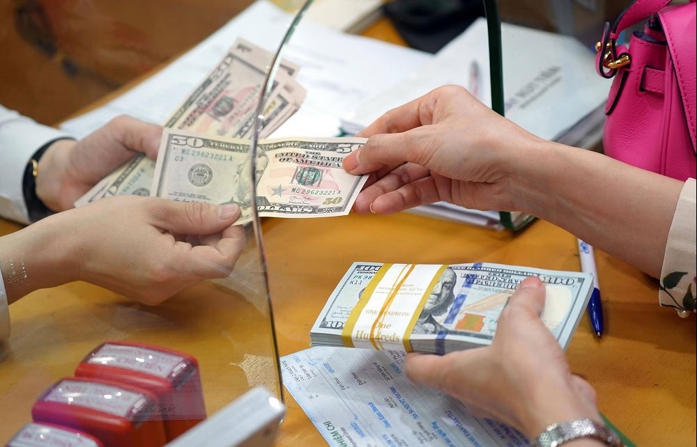 Tỷ giá hôm nay (8/12): Đồng USD quay đầu giảm
