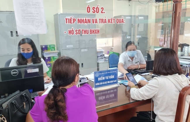 Không phải xuất trình sổ hộ khẩu, tạm trú khi thực hiện thủ tục hành chính về bảo hiểm xã hội