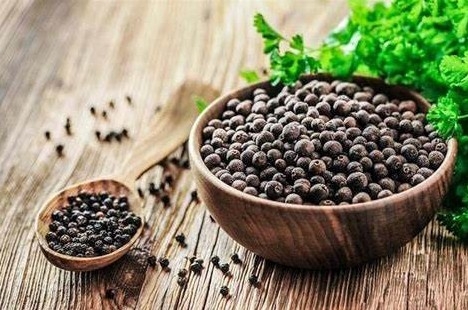 Ngày 9/12: Giá cà phê giảm nhẹ, tiêu nối chuỗi ngày đi lên