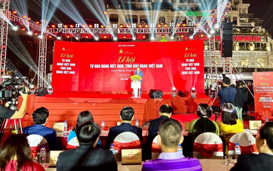 Khai mạc chương trình Tự hào hàng Việt, Tinh hoa hàng Việt trên phố đi bộ hồ Hoàn Kiếm