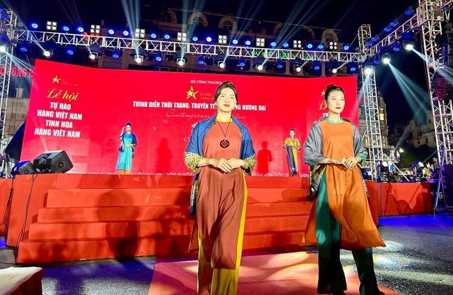 Khai mạc chương trình Tự hào hàng Việt, Tinh hoa hàng Việt trên phố đi bộ hồ Hoàn Kiếm