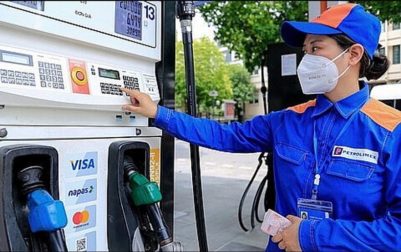 Chính thức tiếp tục giảm 50% thuế bảo vệ môi trường đối với xăng dầu trong năm 2024