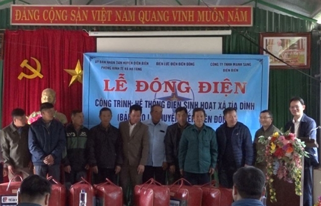 Mang điện lưới tới xã vùng cao, vùng đồng bào dân tộc thiểu số tỉnh Điện Biên