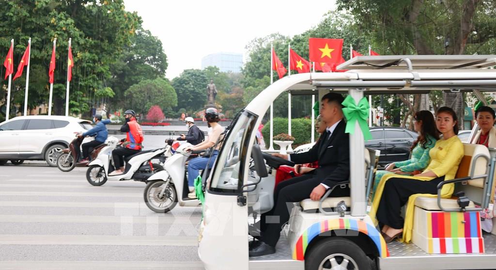 Khai trương tuyến xe điện kết nối Hoàng thành Thăng Long và phố cổ Hà Nội