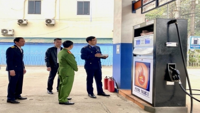 hoa binh quyet liet trien khai hoa don dien tu doi voi hoat dong ban le xang dau