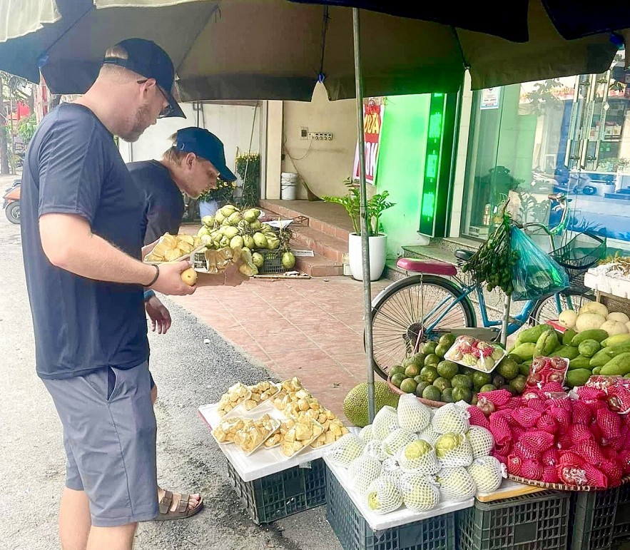 Hà Nội: Nhộn nhịp thị trường trái cây đầu hè