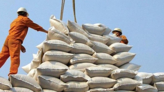 Ngày 18/4: Giá gạo trong nước tiếp tục giảm, gạo xuất khẩu duy trì ổn định