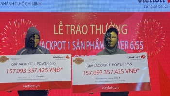 Vietlott trao giải thưởng xổ số lớn nhất lịch sử tại Việt Nam