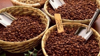 Ngày 4/5: Giá cà phê giảm mạnh, hồ tiêu chạm mốc quan trọng