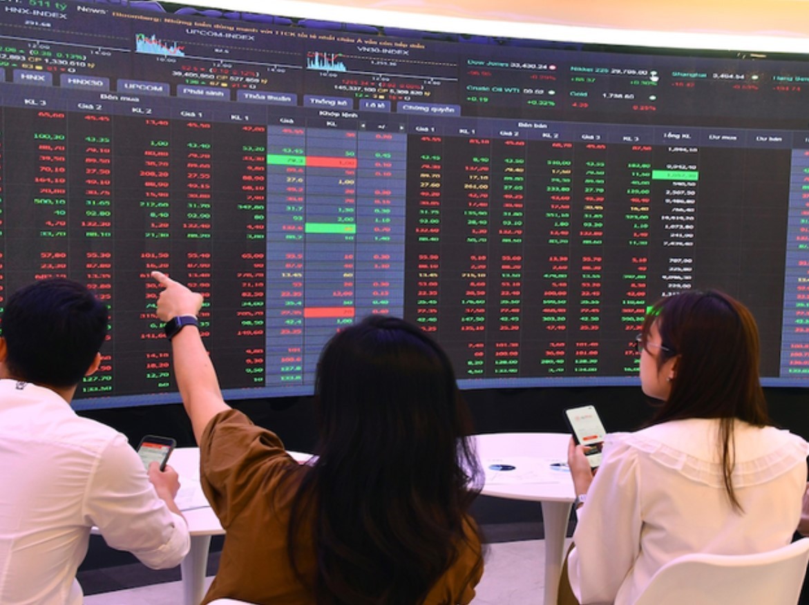 Chứng khoán ngày 21/4: Áp lực bán tăng mạnh, VN-Index điều chỉnh phiên đầu tuần