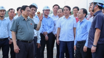 Thủ tướng khảo sát dự án cao tốc Châu Đốc - Cần Thơ - Sóc Trăng và công tác ứng phó sạt lở tại Cần Thơ