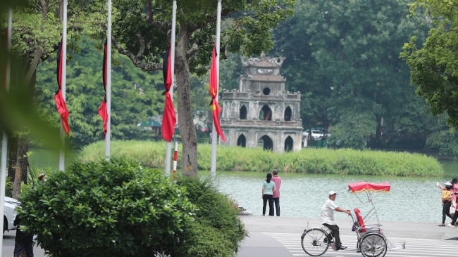 Hà Nội treo cờ rủ tưởng niệm Tổng Bí thư Nguyễn Phú Trọng