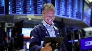 Chứng khoán Mỹ kết thúc tuần nhiều biến động, Dow Jones tăng hơn 650 điểm