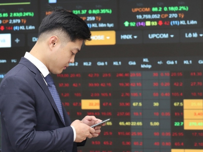 Chứng khoán tuần qua: Áp lực bán gia tăng khiến VN-Index giảm điểm, thanh khoản chưa cải thiện