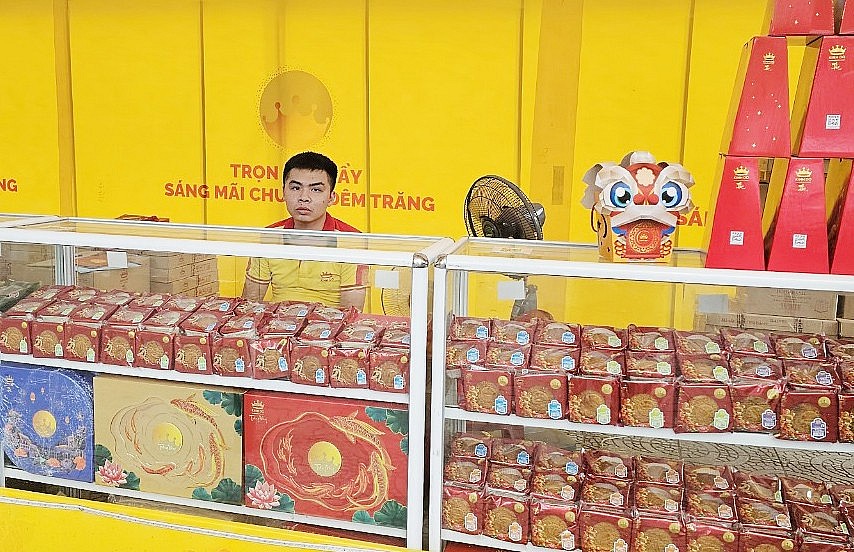 Thị trường bánh Trung thu sôi động vào mùa Thị trường bánh Trung thu sôi động vào mùa